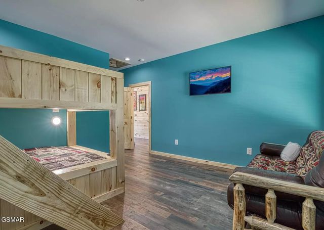 604 Cherokee Orchard Road, Gatlinburg, TN 37738