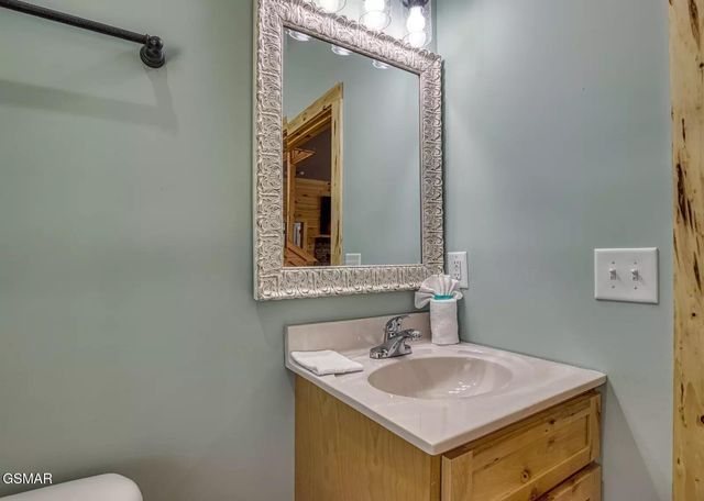 604 Cherokee Orchard Road, Gatlinburg, TN 37738