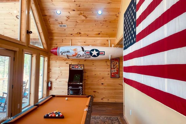 604 Cherokee Orchard Road, Gatlinburg, TN 37738