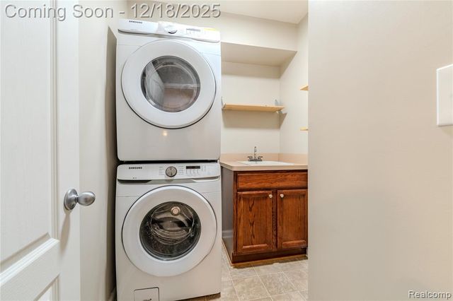 1030 Lorenzo Court, Troy, MI 48085