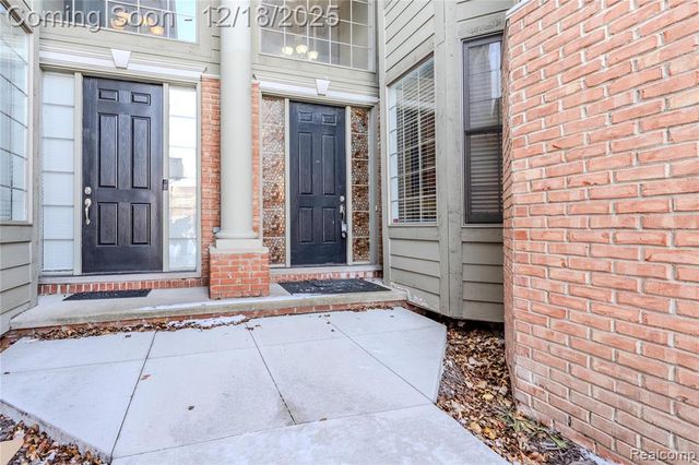 1030 Lorenzo Court, Troy, MI 48085