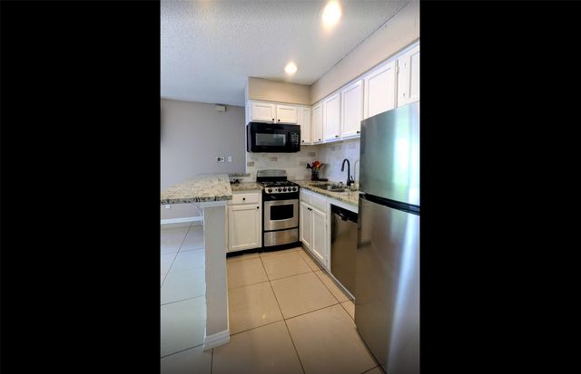 2312 Balsam Drive A303, Arlington, TX 76006