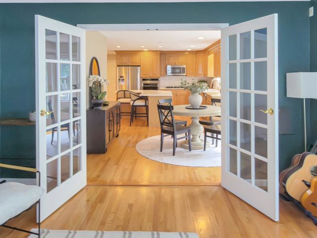 46 Prospect Ave, Hull, MA 02045