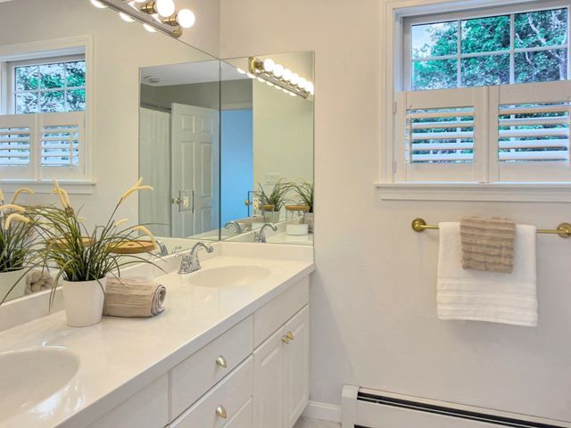 46 Prospect Ave, Hull, MA 02045