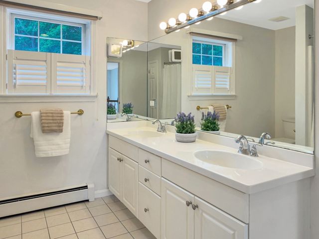 46 Prospect Ave, Hull, MA 02045