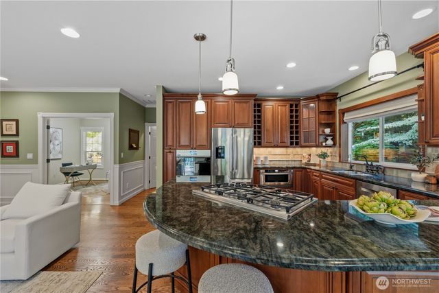 12385 166th Court NE, Redmond, WA 98052