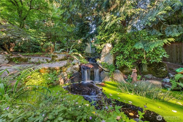 12385 166th Court NE, Redmond, WA 98052