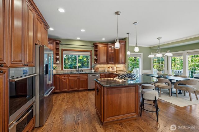 12385 166th Court NE, Redmond, WA 98052
