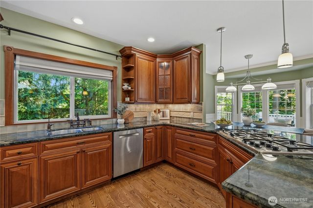 12385 166th Court NE, Redmond, WA 98052