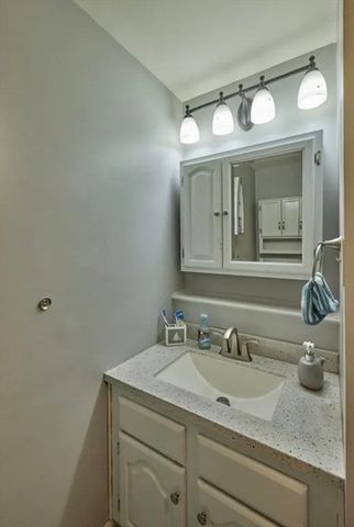 710 Wellman Ave 710, Chelmsford, MA 01863