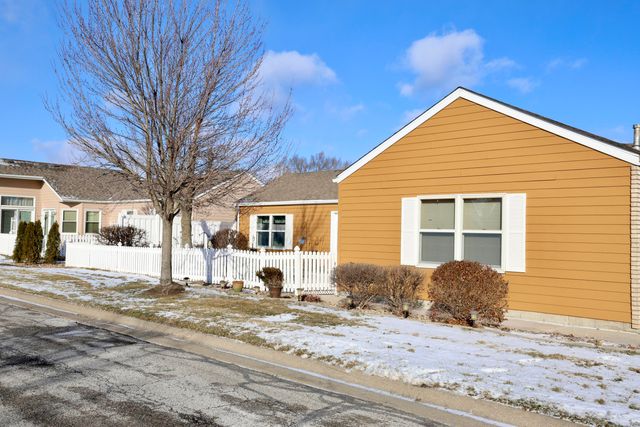 322 Valley Court, Lowell, IN 46356