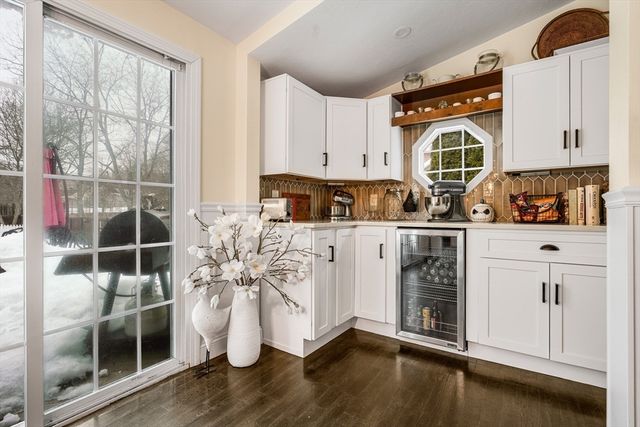 90 Elm St, Swansea, MA 02777