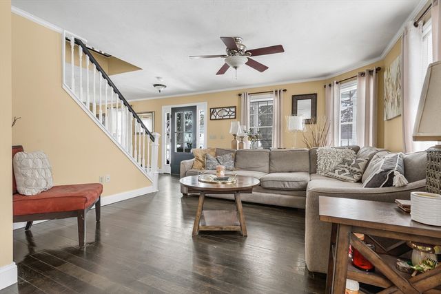 90 Elm St, Swansea, MA 02777