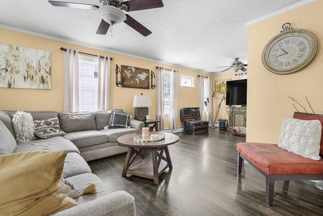 90 Elm St, Swansea, MA 02777