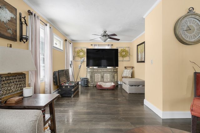 90 Elm St, Swansea, MA 02777