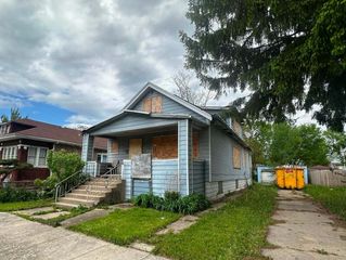 11941 S La Salle Street, Chicago, IL 60628
