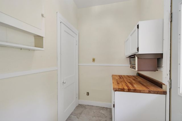1957 S Market, Wichita, KS 67211
