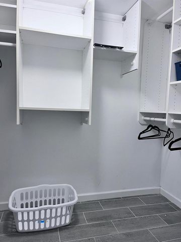 2200 NE 33RD Avenue 3E, Fort Lauderdale, FL 33305