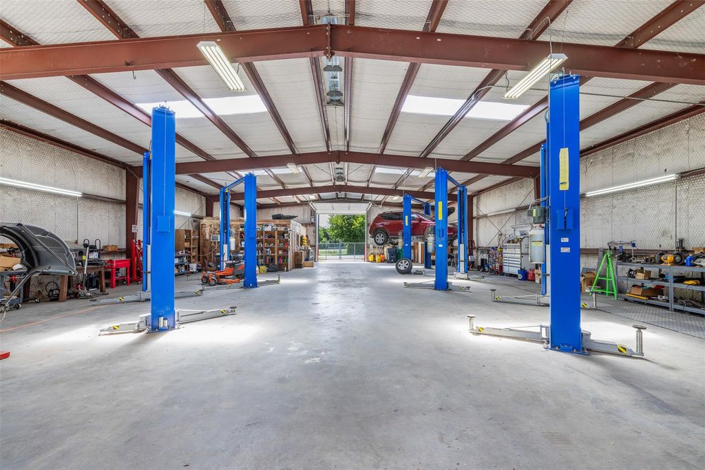 320 S Wilcox ST, Rockdale, TX 76567