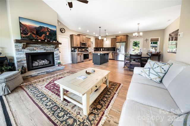 71 Banks Creek Road, Burnsville, NC 28714