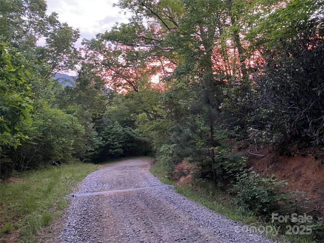 71 Banks Creek Road, Burnsville, NC 28714