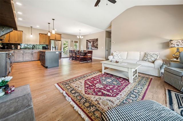 71 Banks Creek Road, Burnsville, NC 28714