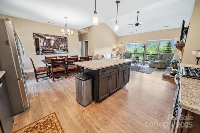 71 Banks Creek Road, Burnsville, NC 28714