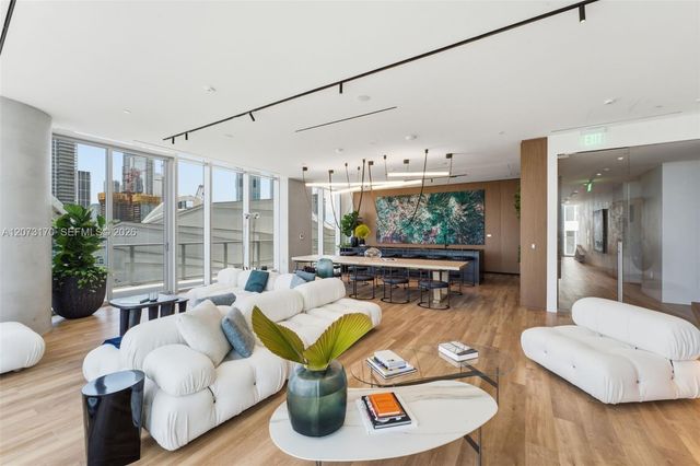 1400 Biscayne 202, Miami, FL 33132