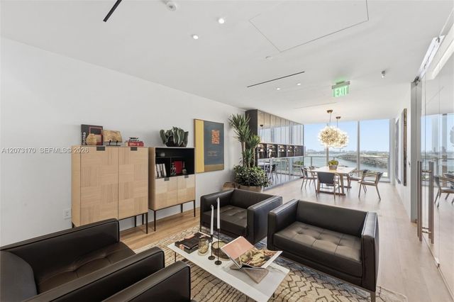 1400 Biscayne 202, Miami, FL 33132