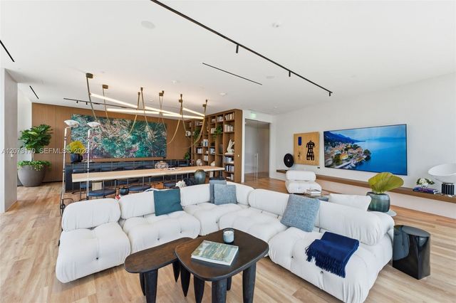 1400 Biscayne 202, Miami, FL 33132