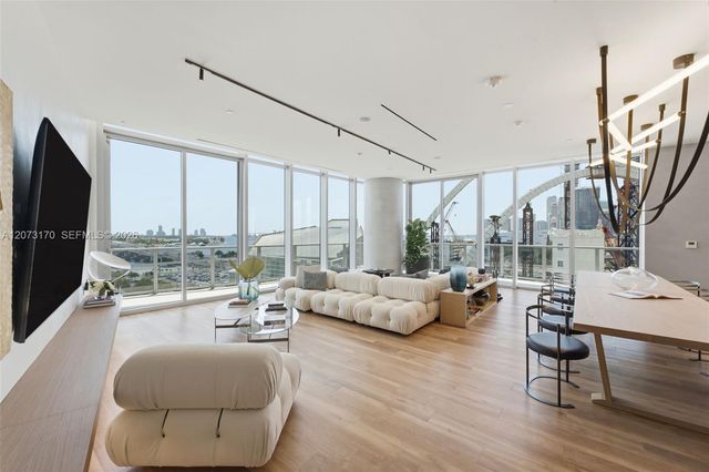 1400 Biscayne 202, Miami, FL 33132