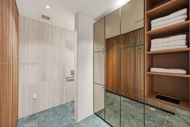 1400 Biscayne 202, Miami, FL 33132