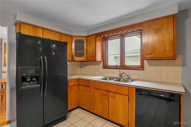 69 Jane Lane, Cheektowaga, NY 14043