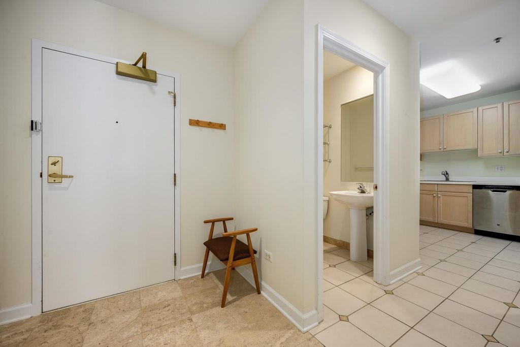 1107 Greenleaf Avenue 3G, Wilmette, IL 60091 — photo 4