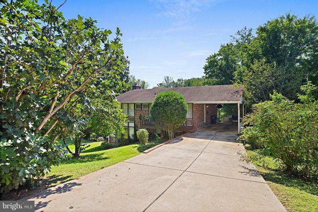 1438 WAGGAMAN CIR, Mclean, VA 22101