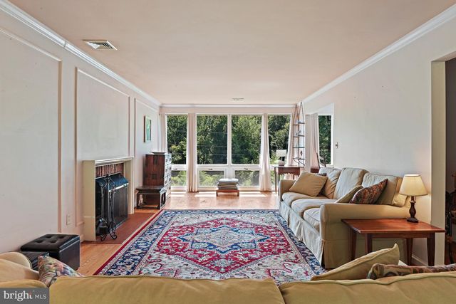 1438 WAGGAMAN CIR, Mclean, VA 22101