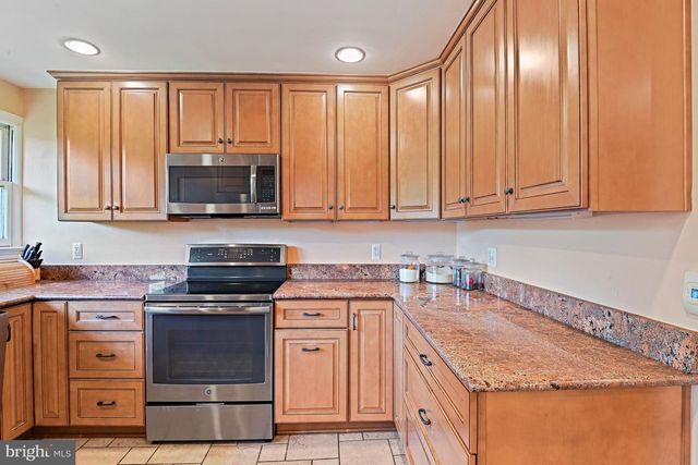 1438 WAGGAMAN CIR, Mclean, VA 22101