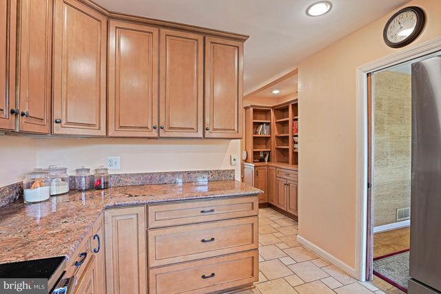 1438 WAGGAMAN CIR, Mclean, VA 22101