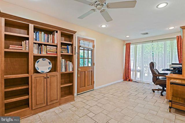 1438 WAGGAMAN CIR, Mclean, VA 22101