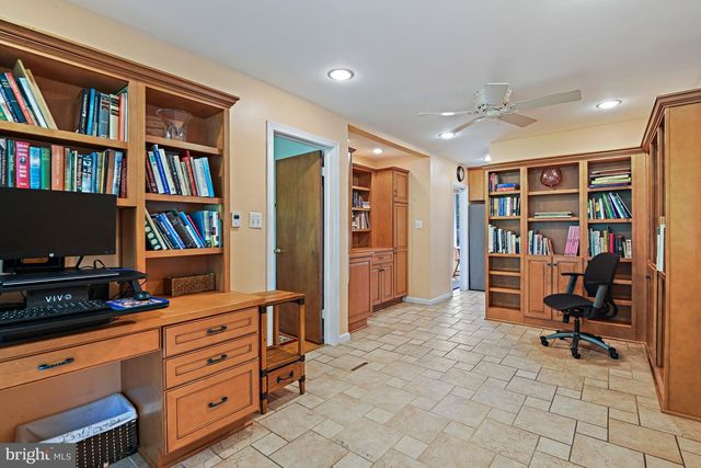1438 WAGGAMAN CIR, Mclean, VA 22101