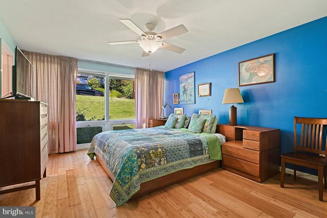 1438 WAGGAMAN CIR, Mclean, VA 22101