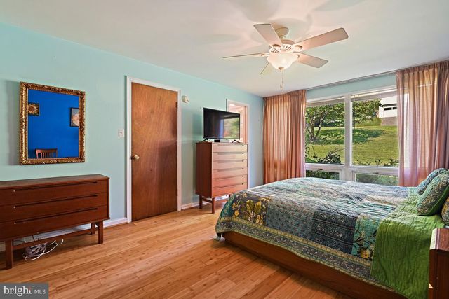 1438 WAGGAMAN CIR, Mclean, VA 22101
