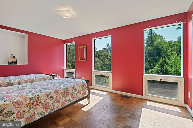 1438 WAGGAMAN CIR, Mclean, VA 22101