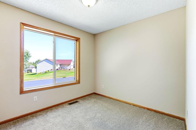 332 Orchard Parkway W, Shakopee, MN 55379