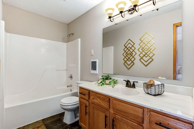 332 Orchard Parkway W, Shakopee, MN 55379