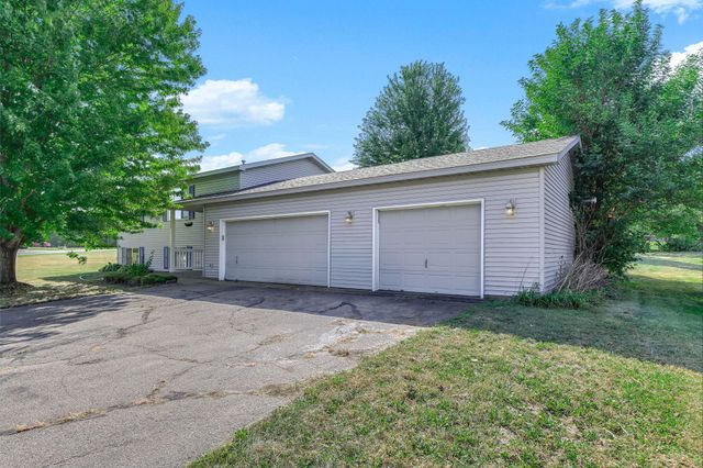 332 Orchard Parkway W, Shakopee, MN 55379