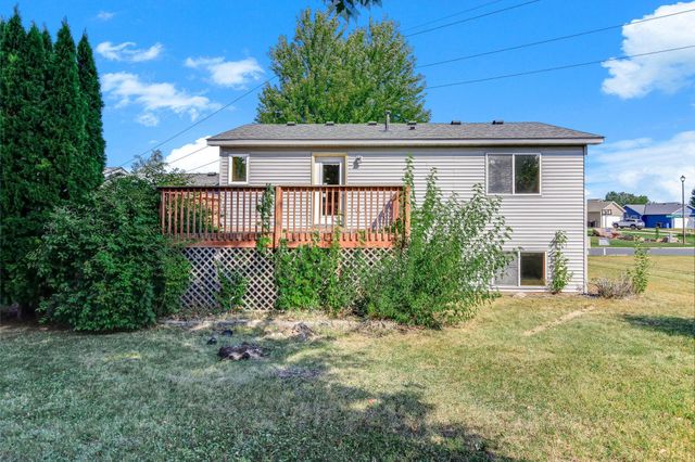 332 Orchard Parkway W, Shakopee, MN 55379
