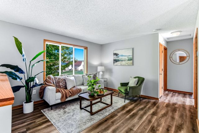 332 Orchard Parkway W, Shakopee, MN 55379