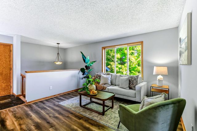 332 Orchard Parkway W, Shakopee, MN 55379
