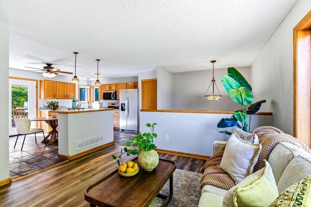 332 Orchard Parkway W, Shakopee, MN 55379